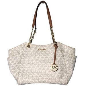 Michael Kors Jet Set Large Vanilla Chain Shoulder Tote